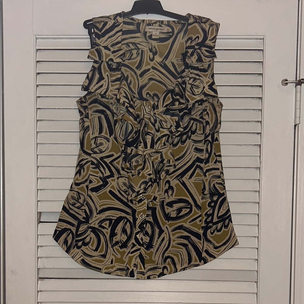 Stylish Women's Sleeveless Top with Ruffles